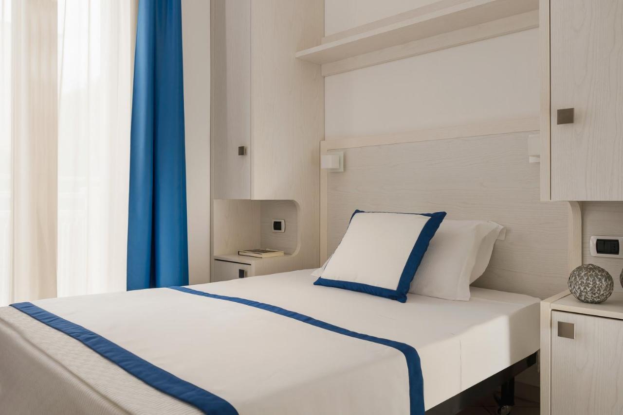 Hotel Embassy Риччоне Екстер'єр фото