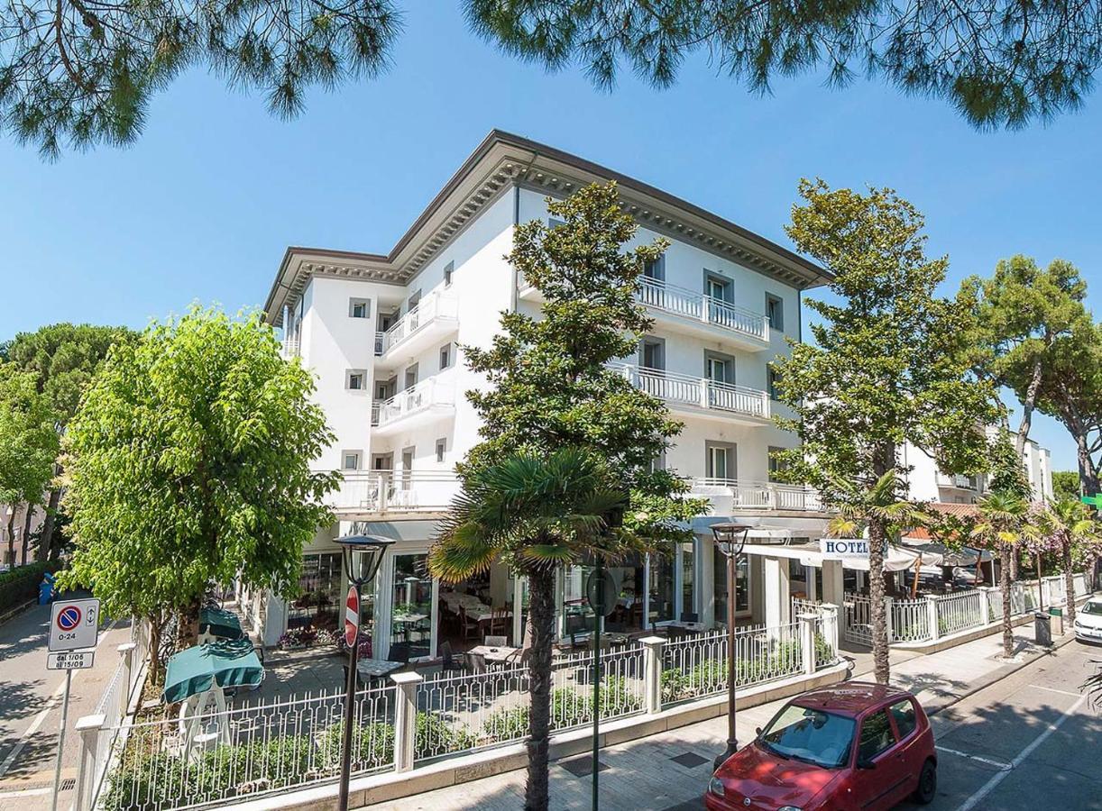 Hotel Embassy Риччоне Екстер'єр фото